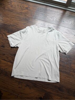Ami Men’s Short Sleeve T-Shirt in Off-White with Heart Logo